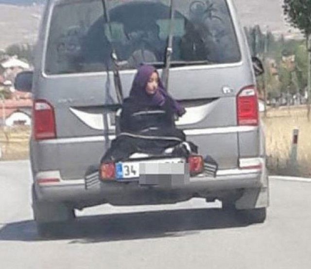 Τούρκος έδεσε την κόρη του στο πίσω μέρος του αυτοκινήτου (VIDEO)