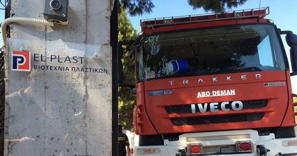 Χαροπαλεύει ο ένας τραυματίας από τη φωτιά στο εργοστάσιο στα Οινόφυτα
