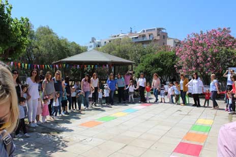 Τίμησαν με παιχνίδια και τραγούδια τη Γιορτή της Μητέρας