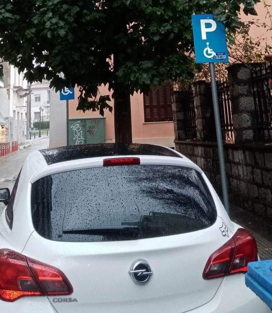 ΧΑΛΚΙΔΑ: Πάρκαρε σε θέση αναπήρου και του πήραν τις πινακίδες κυκλοφορίας
