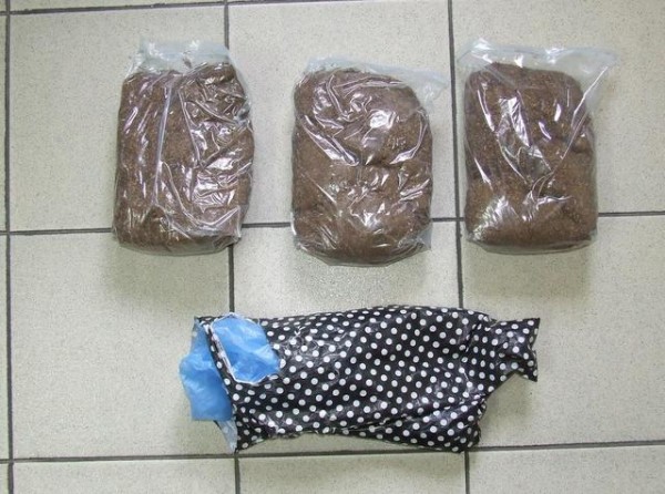 Έκρυβε στο πορτ παγκάζ του αυτοκινήτου σχεδόν τρία κιλά λαθραίο καπνό