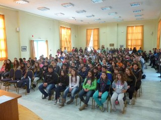 Ο Μητροπολίτης στο Γυμνάσιο και στα Λύκεια Ιστιαίας