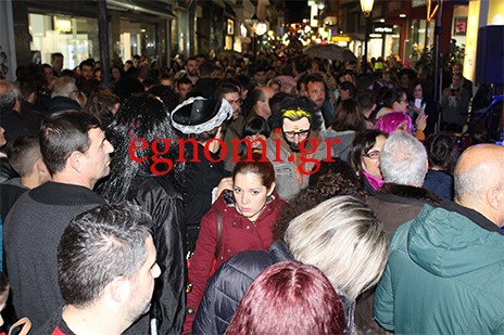 Λευκή Νύχτα στη Χαλκίδα με ...τον έναν πάνω στον άλλο!