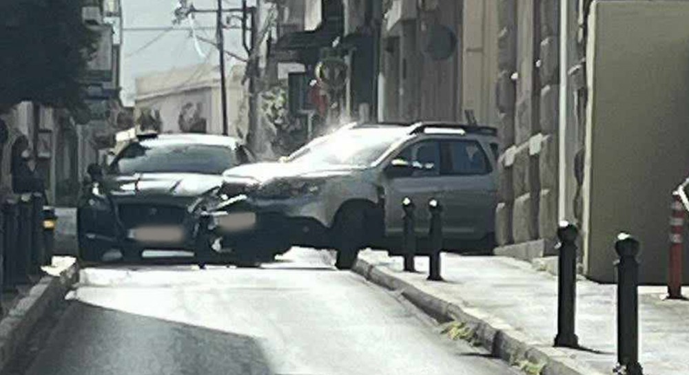 ΧΑΛΚΙΔΑ: Σύγκρουση ΙΧ στην οδό Βαρατάση