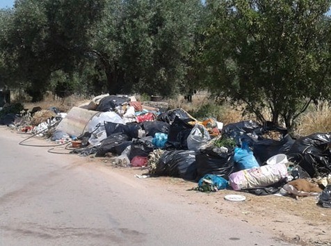 Άθλιες εικόνες στο δρόμο Δροσιάς - Αλυκών