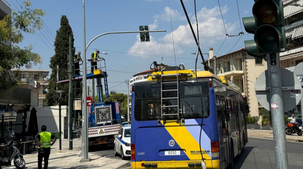 Αθήνα: Τρόλεϊ γκρέμισε κολώνα της ΔΕΗ και τραυματίστηκε 14χρονο κορίτσι