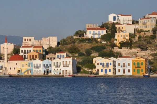 Καστελόριζο: Αδειάζει από τουρίστες το νησί μετά την ένταση στο Αιγαίο