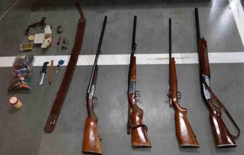 Είχαν στην κατοχή τους τέσσερα παράνομα κυνηγετικά όπλα