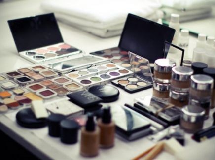 Δύο γυναίκες πουλούσαν μαϊμού καλλυντικά στο δρόμο