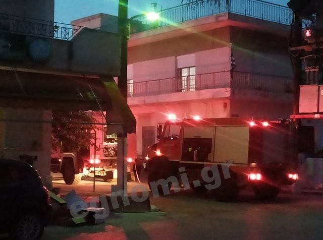 ΕΡΕΤΡΙΑ: Άρπαξε φωτιά σε σπίτι πάνω από ψιλικατζίδικο