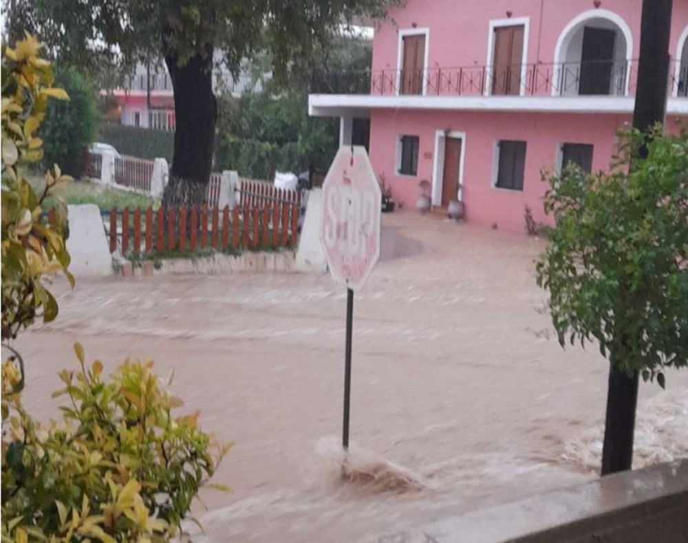 Μαίνεται η κακοκαιρία στην Βόρεια Εύβοια