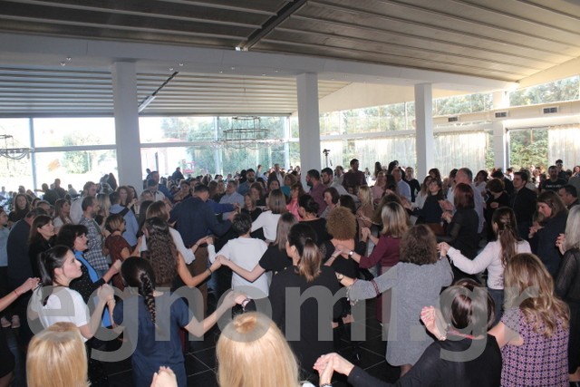 Πλημμύρισε η πίστα χορευτές από το σύλλογο Τ' Αλωνάκι