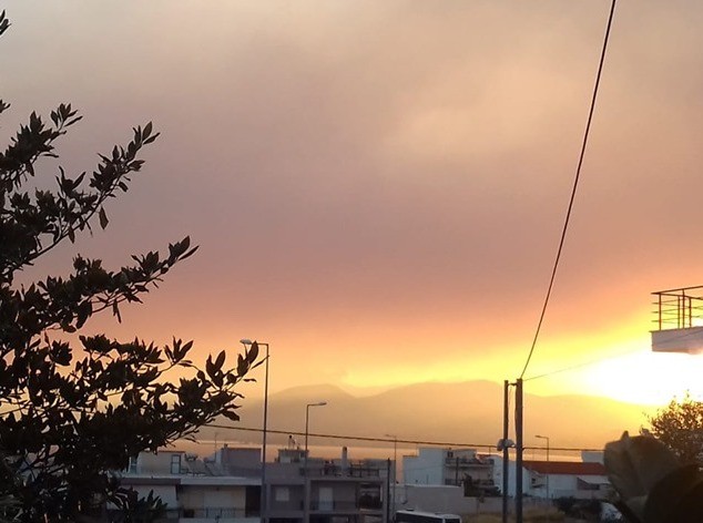 ΠΡΟΣΟΧΗ: Πάρτε μέτρα για την αποφυγή εισπνοής του καπνού από την φωτιά