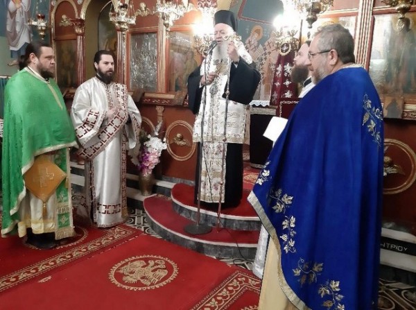ΚΕΧΡΙΕΣ: Ο Μητροπολίτης έκανε δώρο στον π. Αντώνιο Τσούπρο