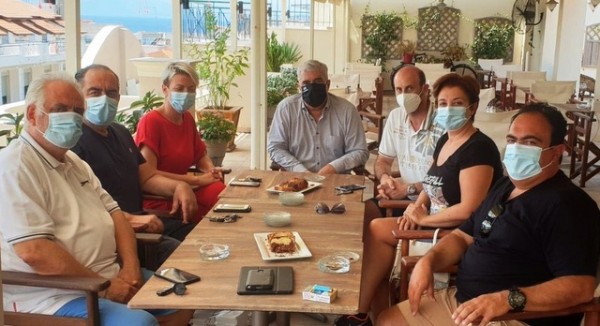 ΑΙΔΗΨΟΣ: Συνάντηση του Σίμου Κεδίκογλου με εκπροσώπους των ξενοδόχων, εμπόρων και επαγγελματιών