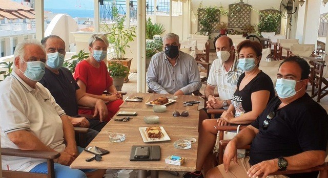 ΑΙΔΗΨΟΣ: Συνάντηση του Σίμου Κεδίκογλου με εκπροσώπους των ξενοδόχων, εμπόρων και επαγγελματιών