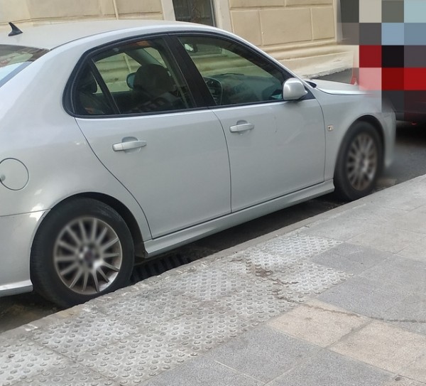 ΧΑΛΚΙΔΑ: Παρκάρουν παράνομα στις καθέτους οδούς του πεζόδρομου της Αβάντων