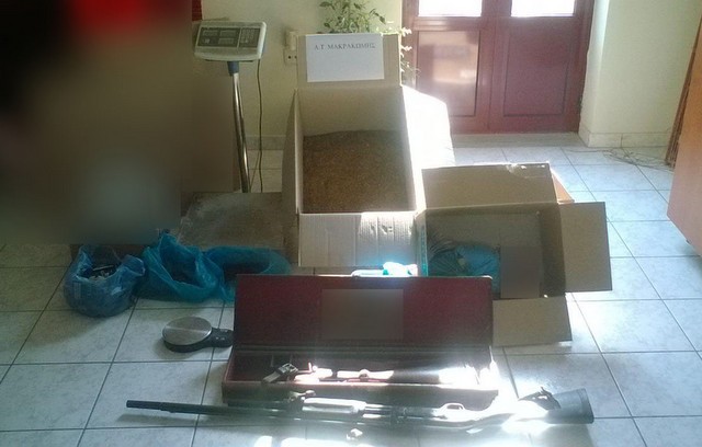 Συλλήψεις για λαθραίο καπνό και παράνομα όπλα