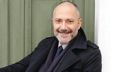 Ανακοίνωσε ότι είναι φορέας του AIDS για να κερδίσει δημοσιότητα