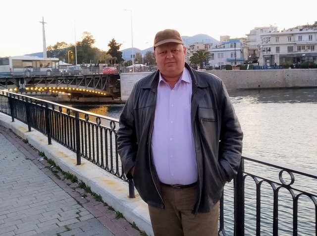 ΛΟΥΚΙΣΙΑ: Ο Δήμος Κόρδης θα μαγειρέψει ζωντανά αγριογούρουνο στην εκπομπή του Μάνεση