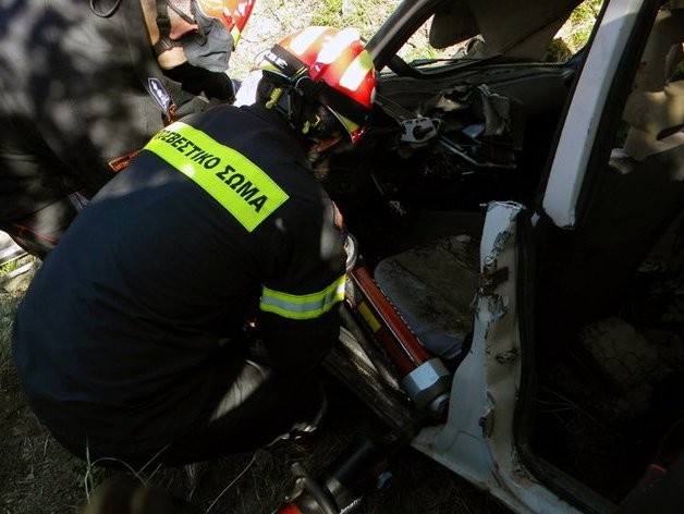 ΣΤΕΡΕΑ ΕΛΛΑΔΑ: Παγιδεύτηκε γυναίκα μέσα στο αυτοκίνητό της μετά από ανατροπή