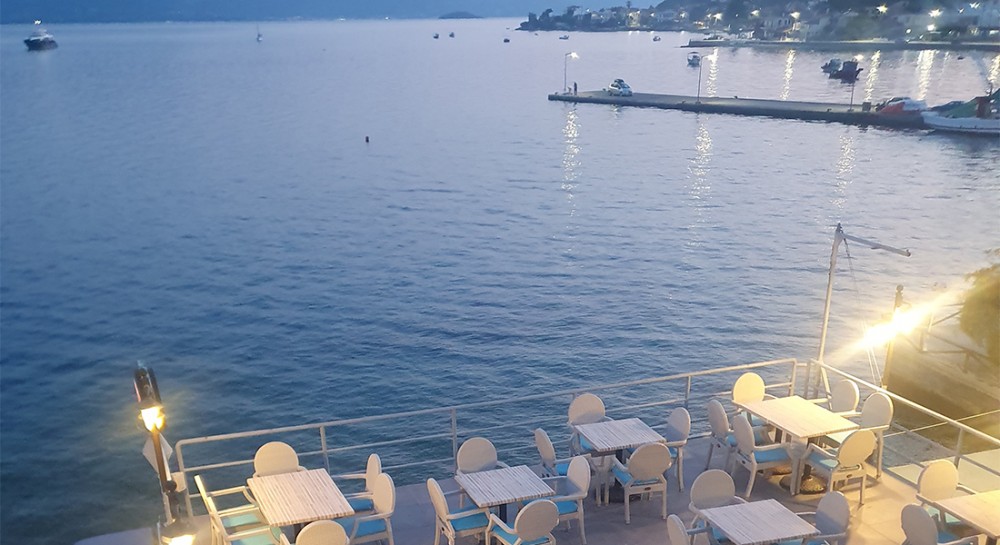 ΕΠΙΛΟΓΗ ΓΙΑ ΦΑΓΗΤΟ ΒΟΡΕΙΑ ΕΥΒΟΙΑ: Στο ΡΕΜΕΝΤΖΟ με θέα τα Λιχαδονήσια