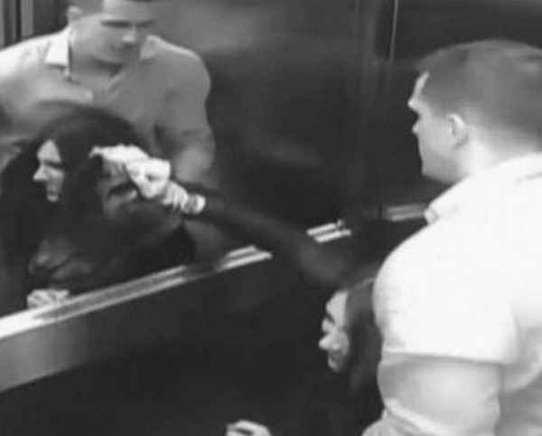 ΒΙΝΤΕΟ-ΣΟΚ: Προσπαθεί να ξεφύγει από τον δολοφόνο σύζυγό της μέσα στο ασανσέρ, αλλά δεν τα καταφέρνει