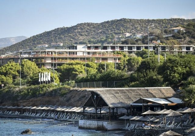 Μπήκε μπουλντόζα για παραλιακά αυθαίρετα στην Ανάβυσσο