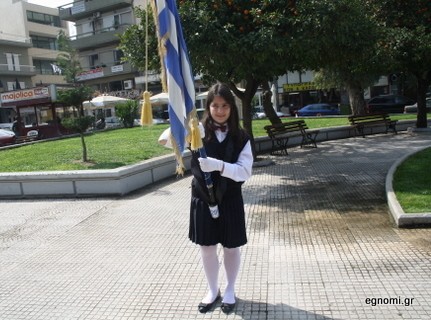 Σηκώνει με καμάρι τη σημαία η Αγγελική