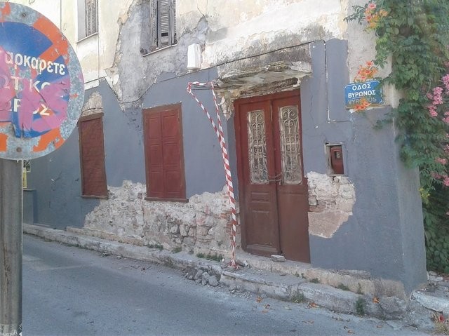 ΧΑΛΚΙΔΑ: Επικίνδυνη παγίδα για πεζούς και οχήματα στην οδό Βύρωνος