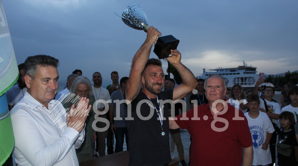 ΝΕΑ ΣΤΥΡΑ ΦΙΕΣΤΑ: Ποια Νάπολι; Στη νότια Εύβοια οι πρωταθλητές σήκωσαν την κούπα και ξεκίνησε το πάρτι!
