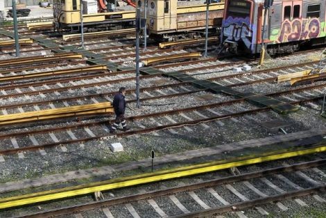 23χρονος ήθελε να πέσει στις ράγες του τρένου