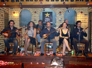 Αποκριάτικος χορός στην Κάνηθο με τον Γιάννη Λεμπέση