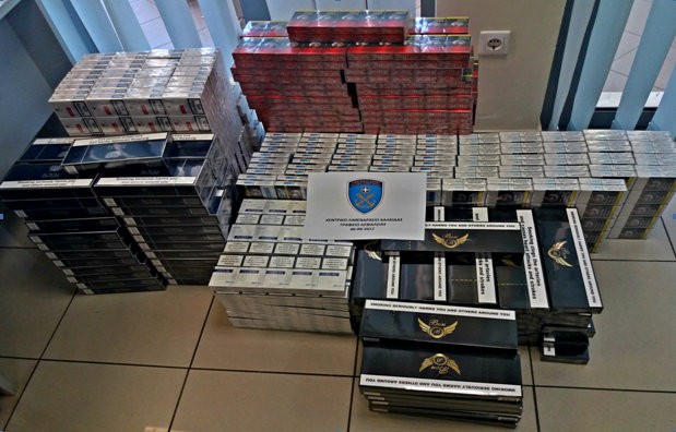 ΔΗΛΕΣΙ: Κουβαλούσε στο αυτοκίνητο 2690 πακέτα λαθραίων τσιγάρων 59χρονος (pic)