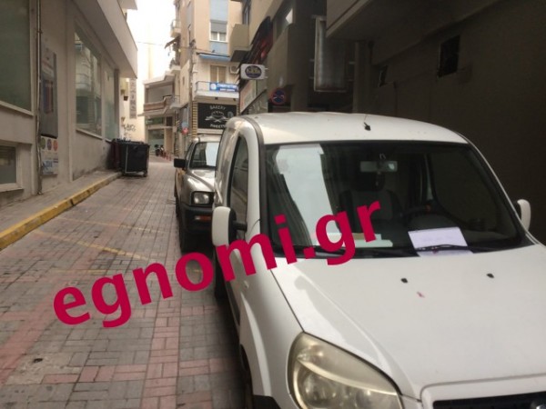 ΧΑΛΚΙΔΑ: Άφησαν μπιλιετάκι στον οδηγό που πάρκαρε παράνομα
