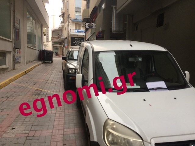 ΧΑΛΚΙΔΑ: Άφησαν μπιλιετάκι στον οδηγό που πάρκαρε παράνομα