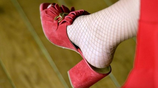 Σάλος με τη διπλή ζωή παπαδιάς που τα βράδια ...ψαρεύει πελάτες στη Συγγρού