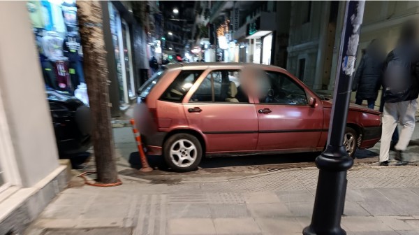 ΧΑΛΚΙΔΑ: Κάθε μέρα, παντού τα ίδια με την παράνομη στάθμευση οχημάτων