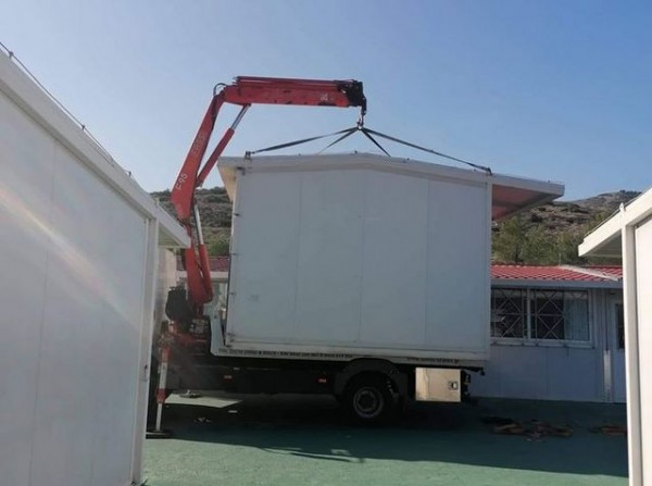 ΧΑΛΚΙΔΑ: Ο Δήμος τοποθέτησε προκάτ αίθουσα σε εκπαιδευτικό ίδρυμα