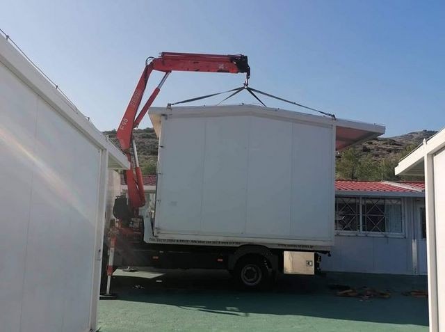 ΧΑΛΚΙΔΑ: Ο Δήμος τοποθέτησε προκάτ αίθουσα σε εκπαιδευτικό ίδρυμα
