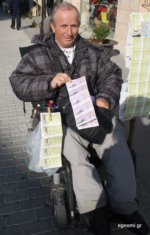 Ο Σπύρος πουλάει ελπίδα σε όλο τον κόσμο