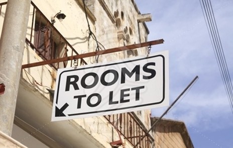 Έμειναν εκτός τα «rooms to let»