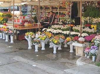 Έκτακτη συνεδρίαση για το ανθοπωλείο του νεκροταφείου