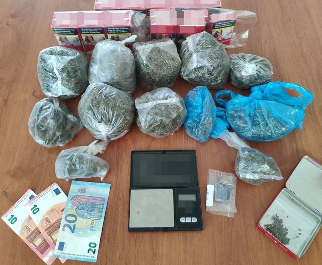 Συνελήφθη 47χρονος Έλληνας με χασίς και λαθραία τσιγάρα (φωτό)