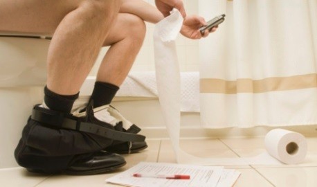 Ποτέ μην παίρνετε μαζί το κινητό τηλέφωνο στην τουαλέτα