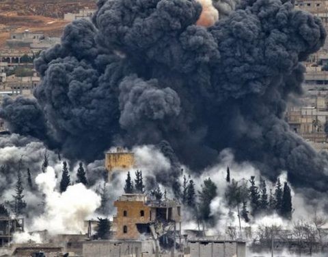 ΣΥΡΙΑ: Συγκλονίζει η φωτογραφία με το κοριτσάκι και την κούκλα