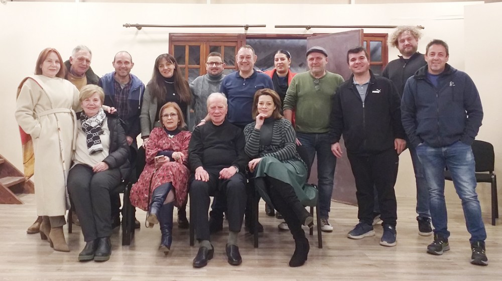 ΔΡΟΣΙΑ ΧΑΛΚΙΔΑΣ: Κοπή πίτας με ευχή για καλά ανεβάσματα ανάμεσα στις πρόβες