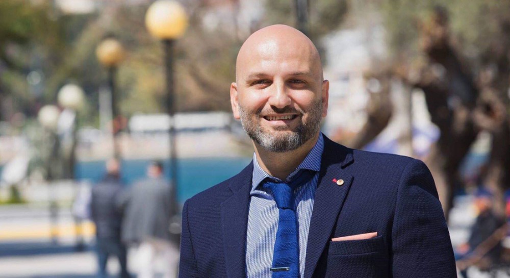 Ανεξαρτητοποιήθηκε ο Πάνος Καραμούζης