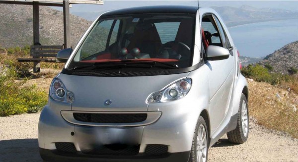 ΑΜΑΡΥΝΘΟΣ: Μυστήρια καταγγελία για κλοπή γκρι Smart