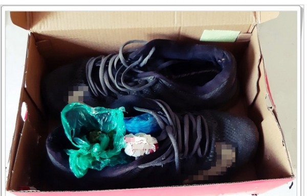 ΣΤΕΡΕΑ ΕΛΛΑΔΑ: Παρέλαβε ναρκωτικά μέσω ΚΤΕΛ μέσα σε κουτί με παπούτσια